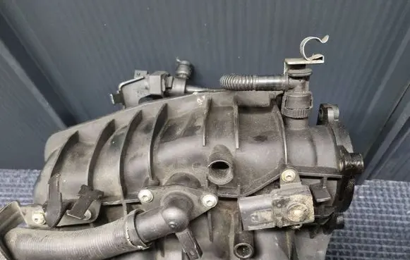 BMW 1 E81 E87 Intake manifold CUZN38PB2