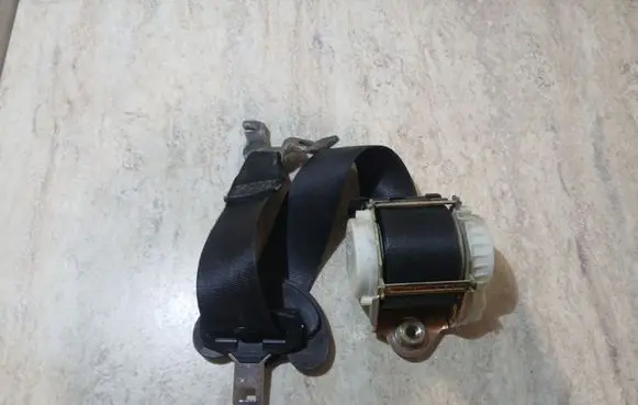 BMW 3 E90 E91 Front seatbelt 33035647