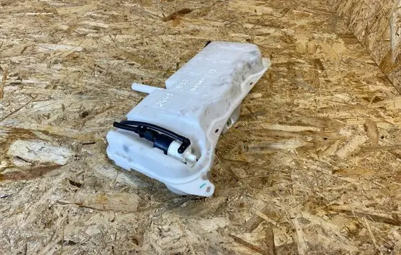 Opel Combo E Windshield washer fluid reservoir/tank 9817300980