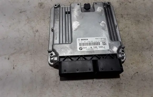 BMW 5 F10 F11 Engine control unit/module 8586540
