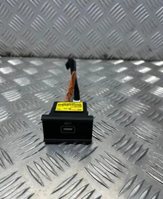 KIA Sportage USB socket connector 96120D9600 QL5F1907011132