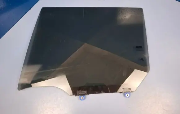 Nissan Leaf I (ZE0) Rear door window glass AS3M5532DOT682 E143R001595