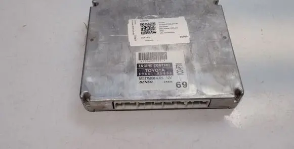 Toyota Avensis T250 Engine control unit/module 8966105690 MB1758006325