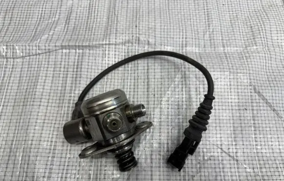 Alfa Romeo Giulia Fuel injection high pressure pump 0261520136