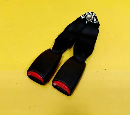 Nissan Almera Middle seatbelt buckle (rear) 