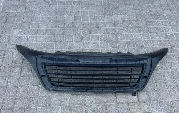 Peugeot Boxer Front bumper upper radiator grill 1314847070