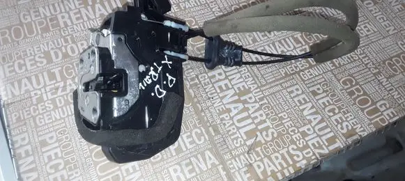 Nissan X-Trail T31 Front door lock EG010