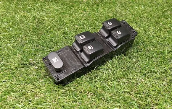 Hyundai i10 Electric window control switch 202006773