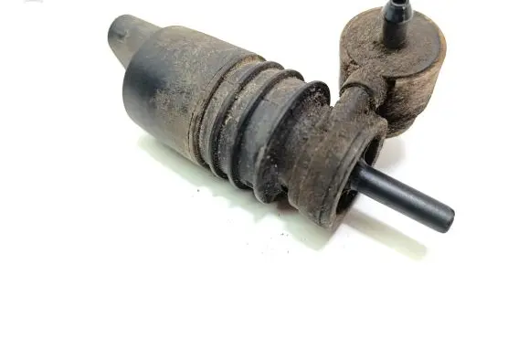 Volkswagen PASSAT B5.5 Windscreen/windshield washer pump