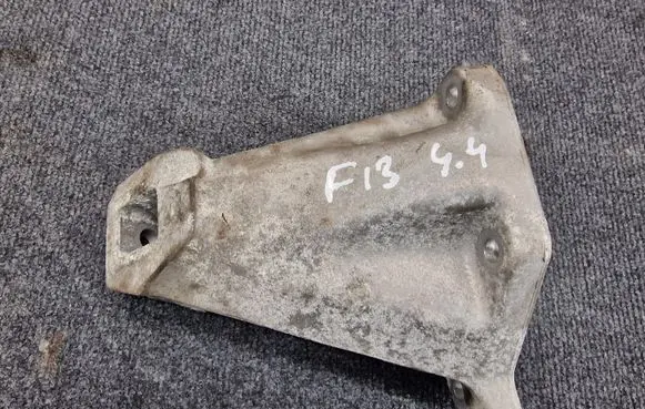 BMW 6 F12 F13 Engine mounting bracket 6777621