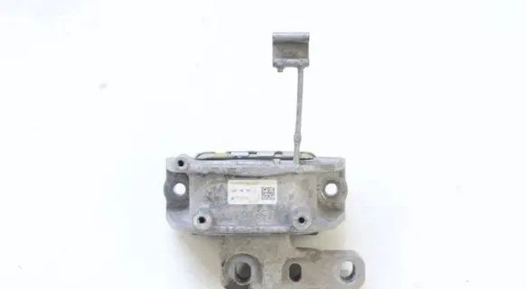 Volkswagen PASSAT B8 Engine mount bracket 3Q0199262J