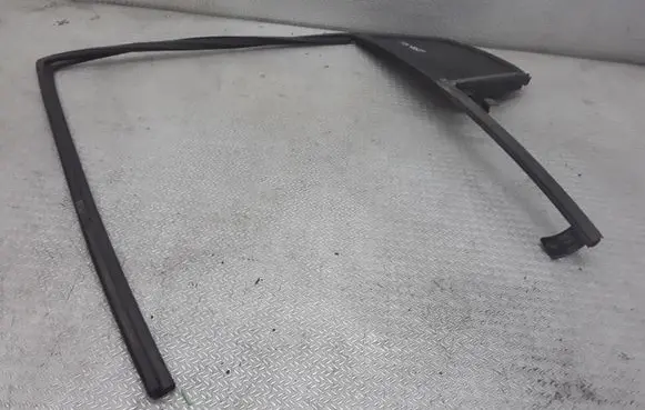 KIA Rio Rear vent window glass 