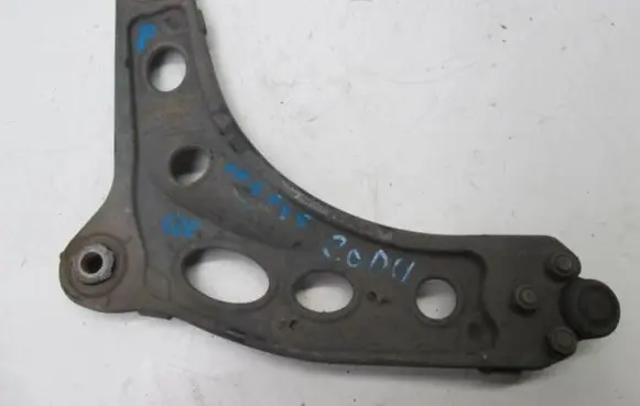 Opel Vivaro Front control arm 545056560R