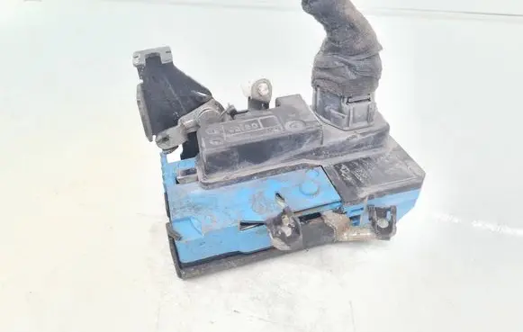 Volvo XC70 Front door lock