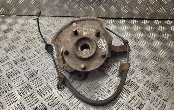 Nissan Almera Tino Front wheel hub