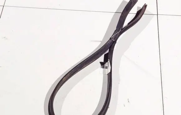 Ford Ka Rubber seal front coupe door 