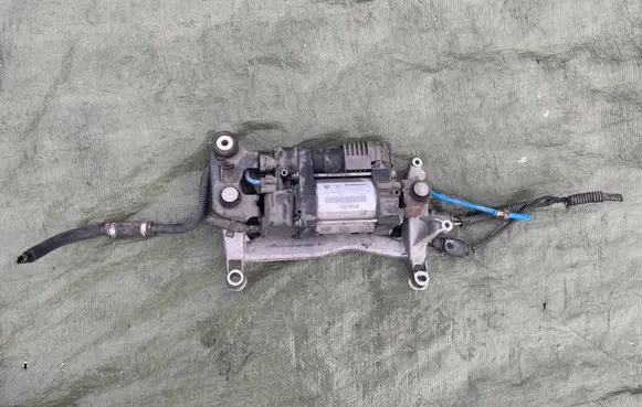 Porsche Cayenne (92A) Air suspension compressor/pump 7P0616006H 15150000673 ATE0378514B