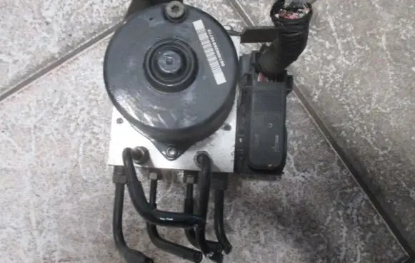 Mazda 3 I ABS Pump 6N61-2C405-EB