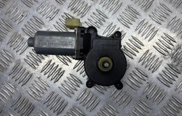BMW 3 E46 Rear door window regulator motor 8362063