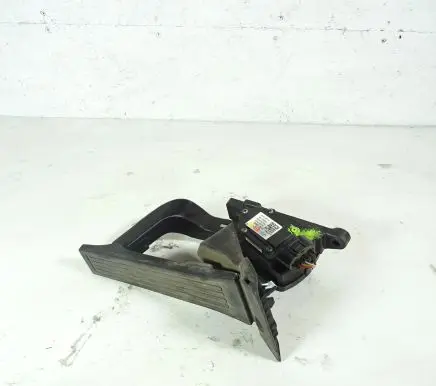 Hyundai ix35 Accelerator throttle pedal 32700-2S000