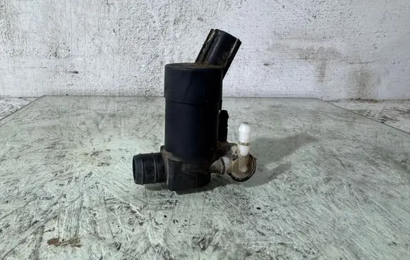 Volvo XC90 Windscreen/windshield washer pump