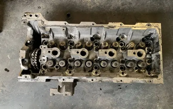 Mercedes-Benz Sprinter W901 W902 W903 W904 Engine head R6110162601 A61101047205050