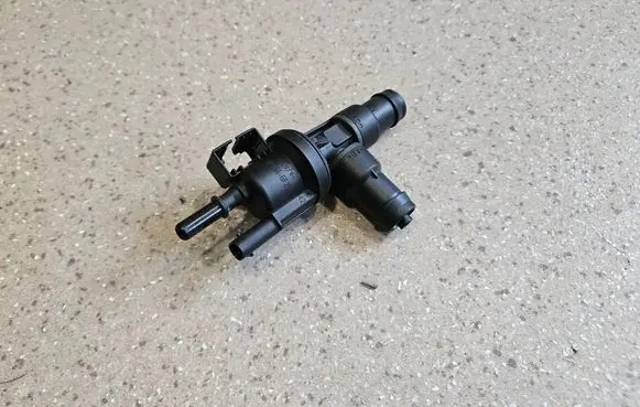BMW 4 G22 G23 G24 G26 Fuel tank valve 7643106