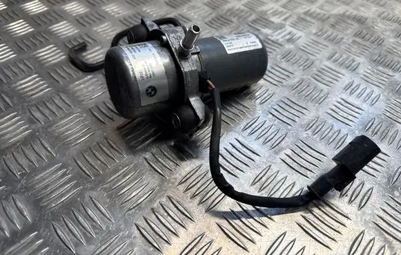 BMW i8 Vacuum pump 6851289 153070386 86422819