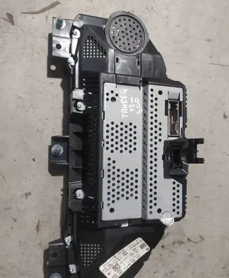 Volkswagen Touareg II Speedometer (instrument cluster) 7P6920880A 02636770
