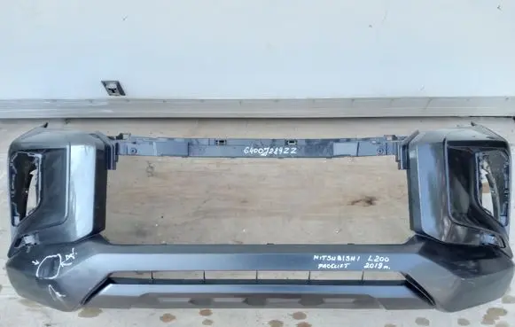 Mitsubishi L200 Front bumper 6400J289ZZ