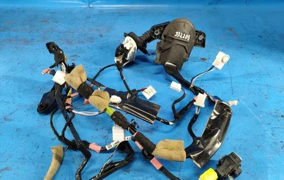 Toyota Prius xw60 Front door wiring loom 8215247491