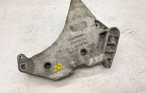 Engine mounting bracket
