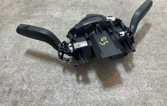 Wiper turn signal indicator stalk/switch