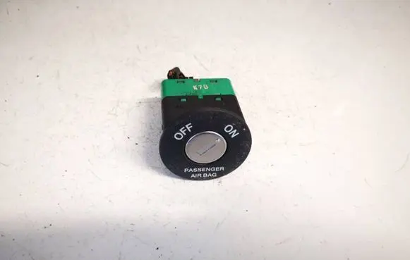 Hyundai Santa Fe Passenger airbag on/off switch 