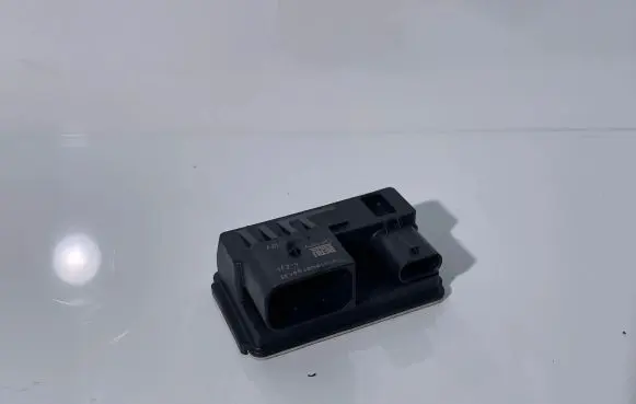 BMW 7 F01 F02 F03 F04 Glow plug pre-heat relay 8519472 131125 0522140104