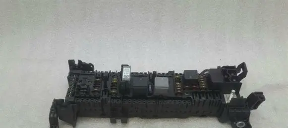 Mercedes-Benz A W176 Fuse module A2465400340