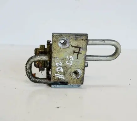 Audi A3 S3 8L Rear door upper hinge 4B0833412E