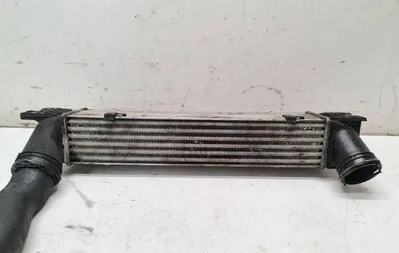 BMW 3 E90 E91 Intercooler radiator 779878802 3296399