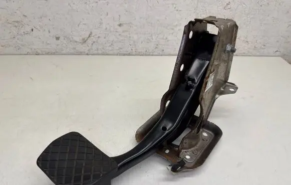 Volkswagen PASSAT B7 Brake pedal 1K1723057AL