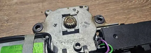 Mercedes-Benz C W202 Sunroof motor/actuator 2028208810