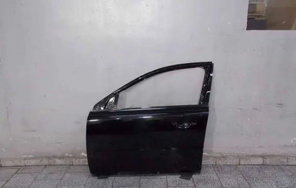 Volvo V70 Front door 47825