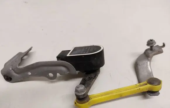 Rear air suspension level height sensor