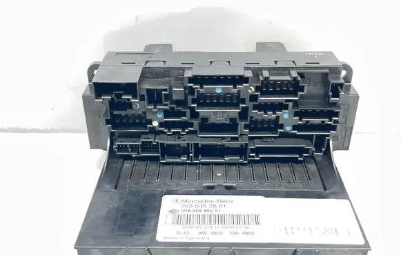 Mercedes-Benz C W203 Fuse module 2035452801 5DK00848551