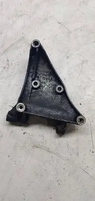 Volkswagen PASSAT B5.5 Engine mounting bracket 059260885f
