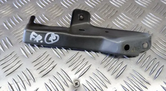 Fender mounting bracket