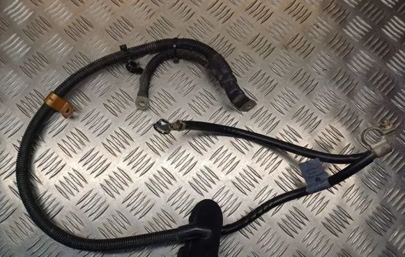 Mercedes-Benz C W203 Positive cable (battery) A2035402106