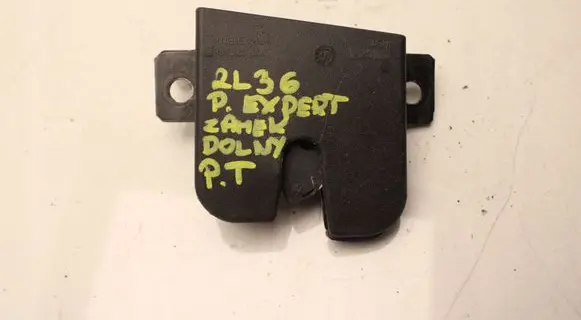 Volkswagen Caddy Rear door lock 2K0827506E