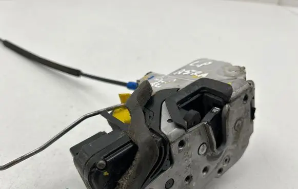 Opel Astra J Front door lock
