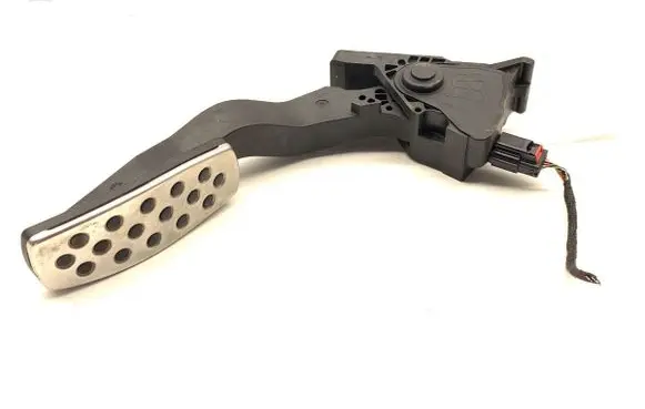 Opel Insignia B Accelerator throttle pedal 84657615