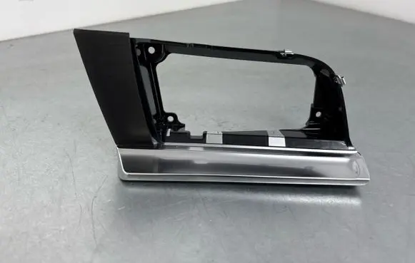 Dashboard glove box trim